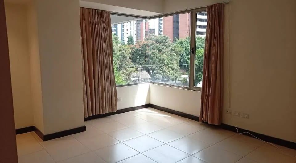 Zona 14 Europlaza — foto 1 de 4