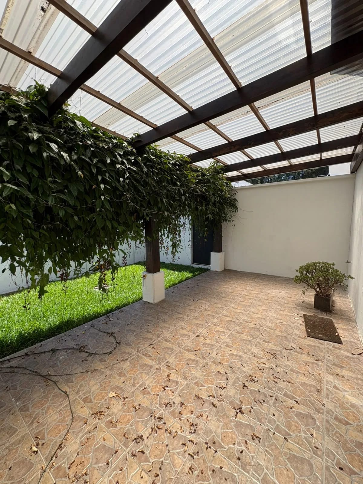 Zona 16 Jardines de San Isidro — foto 1 de 9